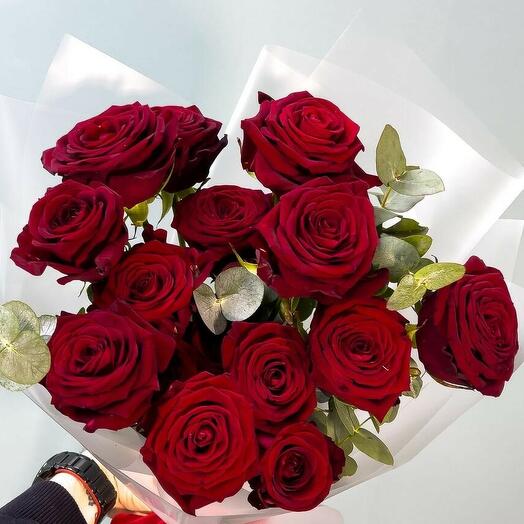 Букет из 15 красных роз Red Naomi 50 см