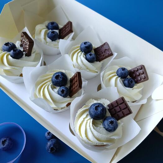 PP cupcakes with strawberries