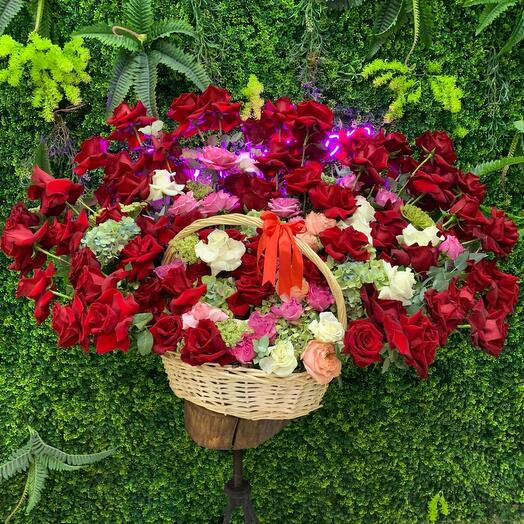 Flower basket of 75 roses