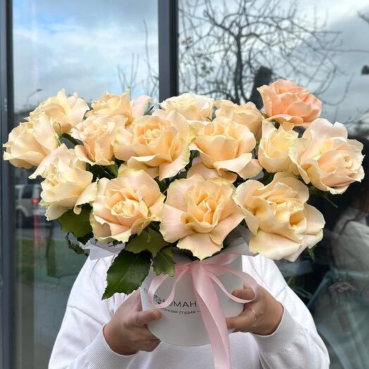 Французские розы в коробке