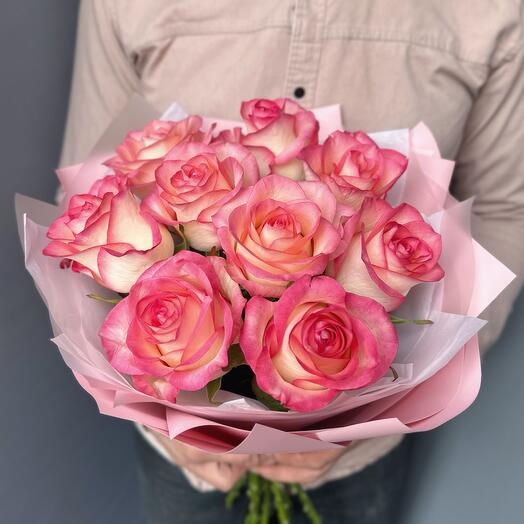 Букет из 9 ароматных роз Джумилия в стильном оформление