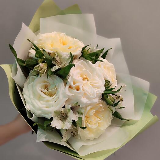 Нежный букет из Кремовых Роз Кэнделайт и Альстромерий