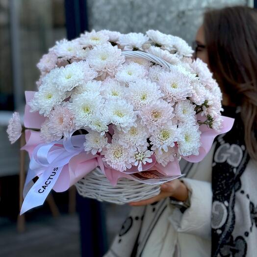 Милая корзинка из хризантем