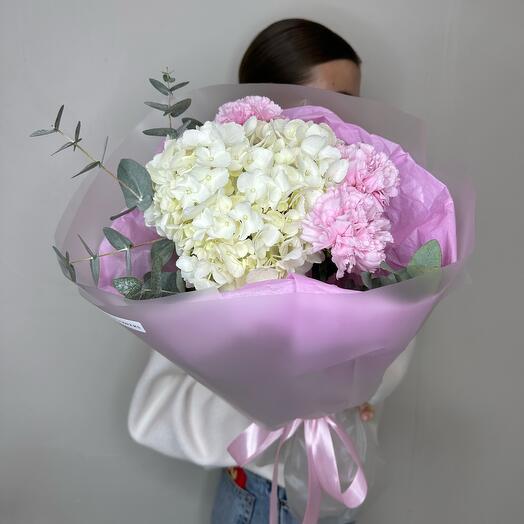 Bouquet "Delicate" (hydrangea, dianthus)