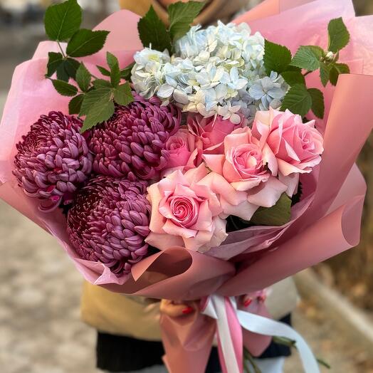 Авторский букет 💐 /Хризантема Бигуди /французские розы/ гортензия/ ежевика