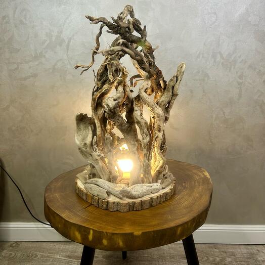 Светильник из дерева ручной работы