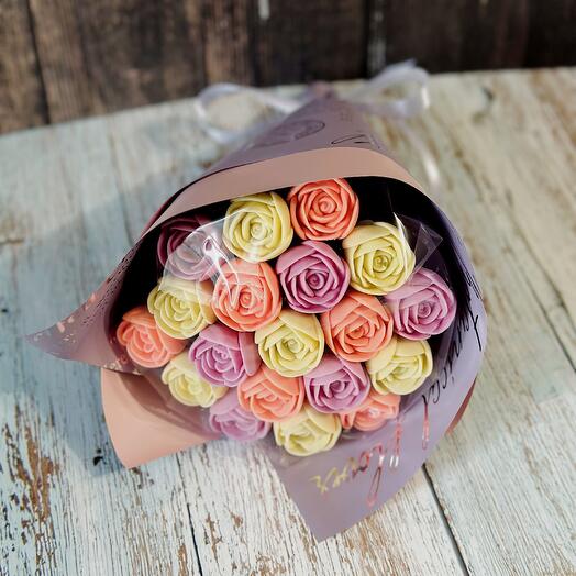 19 роз из бельгийского шоколада на 8 марта