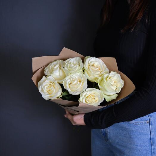 Monobucket of 7 white Ecuadorian roses