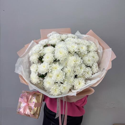 Комбо: букет хризантем с бенто