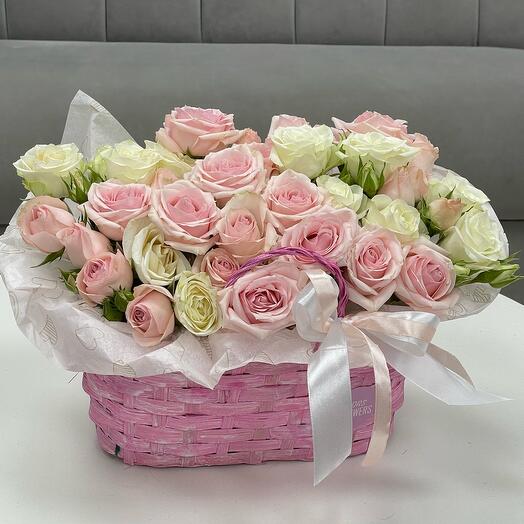 Корзинка из кустовых розочек 💓