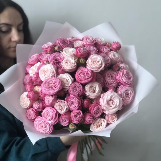Bouquet of peony-shaped roses