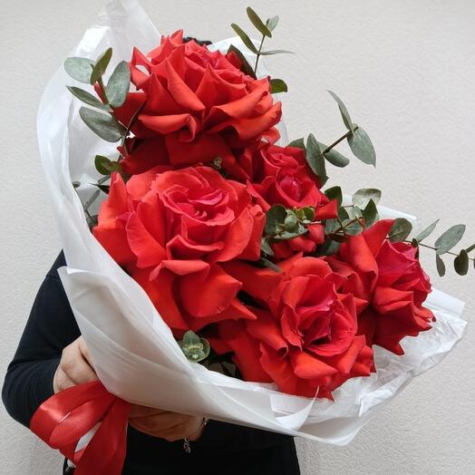Коралловые французские розы