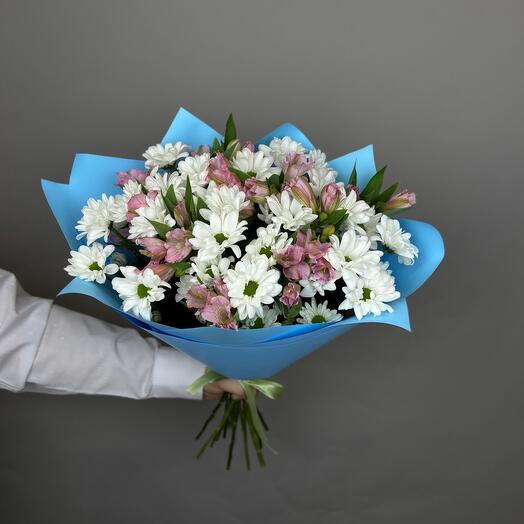 Букет хризантем и альстромерий