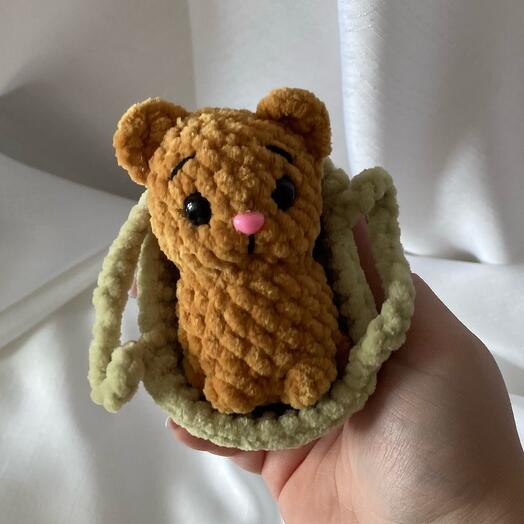 Кошечка в сумочке