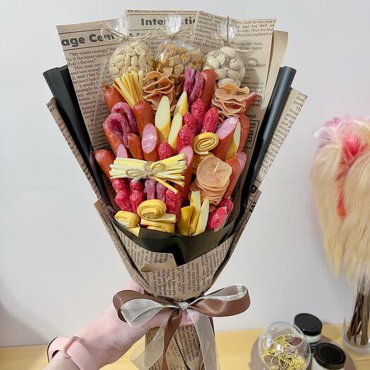 Мясной мужской букет с орешками и колбасками