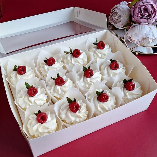 Капкейки с ягодами 12 шт на 8 марта 🌷