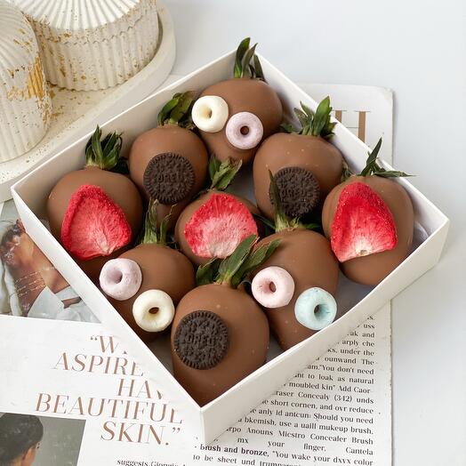 Клубника в шоколаде сладкий подарок 🍓