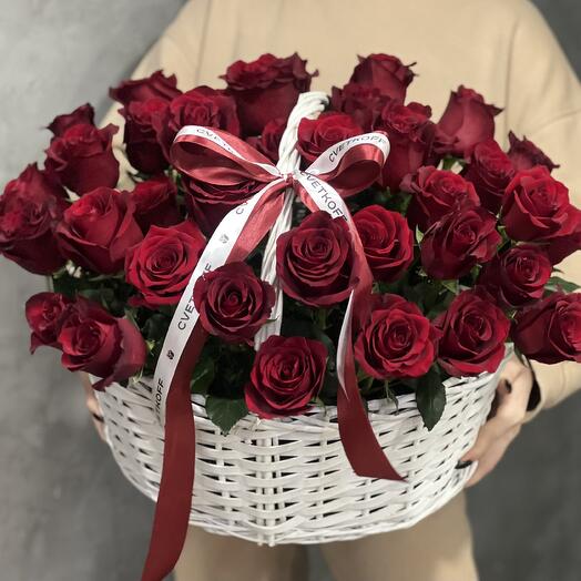 Корзина с 39 красными розами