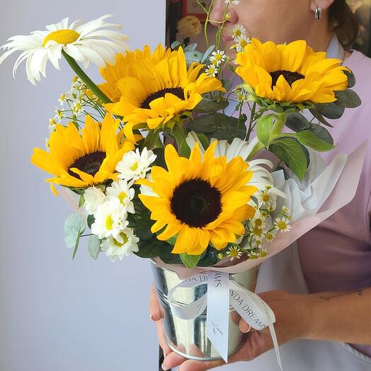 Композиция в ведёрке "Солнечная"