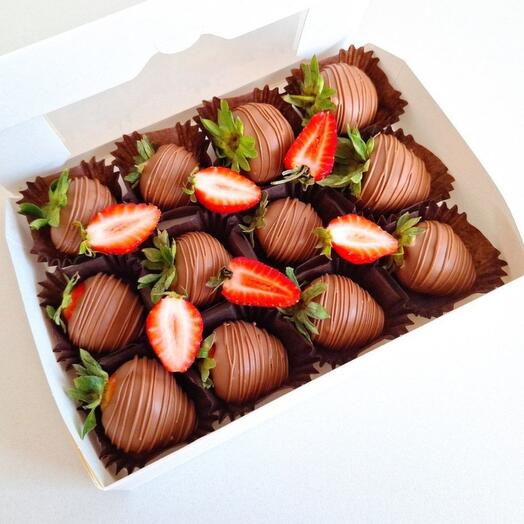 Хит. Клубника в молочном шоколаде подарок