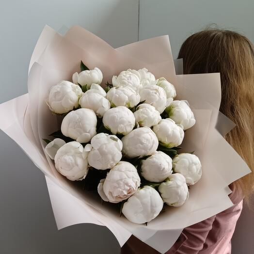 Букет белоснежных пионов