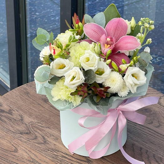 Цветы в коробке орхидея эустома леукодендрум