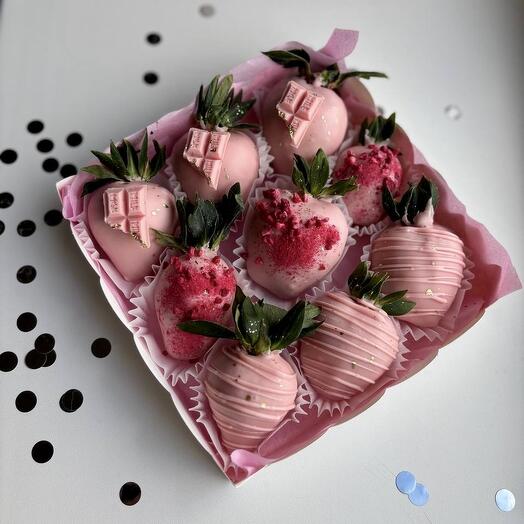Клубника в шоколаде 9 шт с малиной