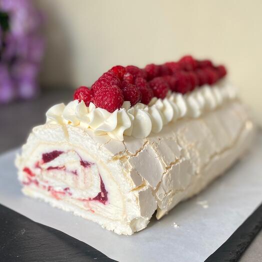 Меренговый рулет с малиной