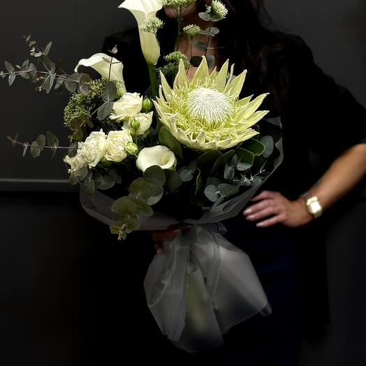 Букет с экзотической протеей