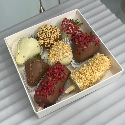 Клубника и бананы в шоколаде  мини