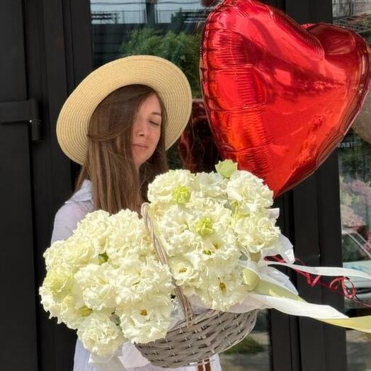 Подарочный набор корзина с эустшмой и шарик ♥️