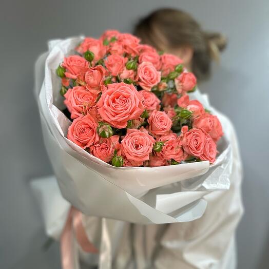 Букет из кустовых розовых роз 5 шт