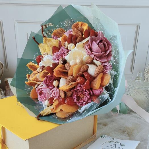 Delicioso ramo "Tonos de amor" de frutas secas seleccionadas, nueces y flores de malvavisco hechas a mano 25 cm