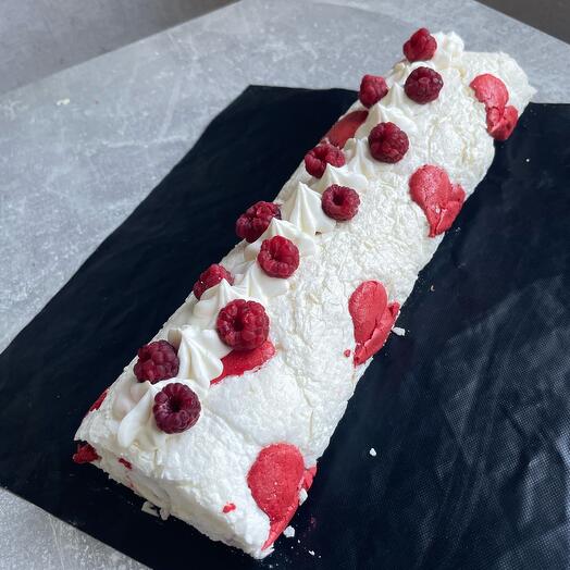 Меренговый рулет с сердечками