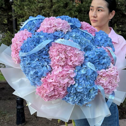 Букет гигант из королевской гортензии