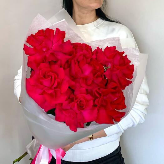 Букет с яркой розой гочей