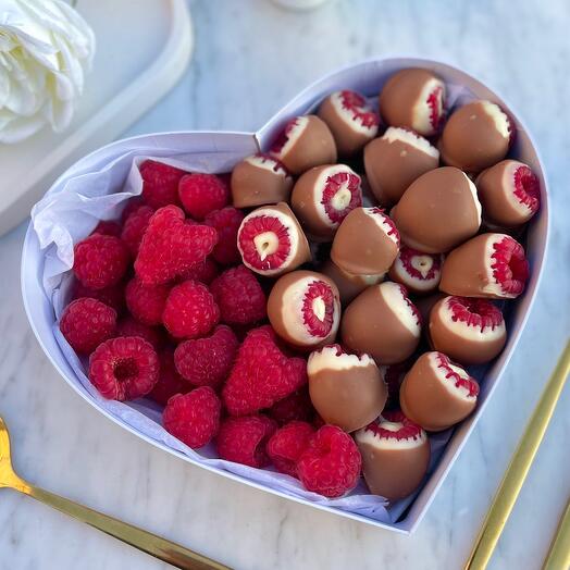 Малина в шоколаде со свежей малиной