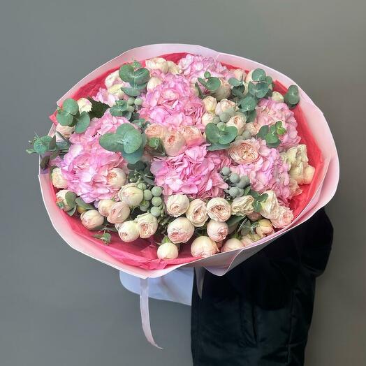 Букет из пионовидной Розы Мэнсфилд и гортензий
