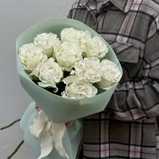 Monobuket od 9 belih ruza