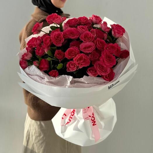 Букет "15 кустовых роз Bella Linda Cerise"