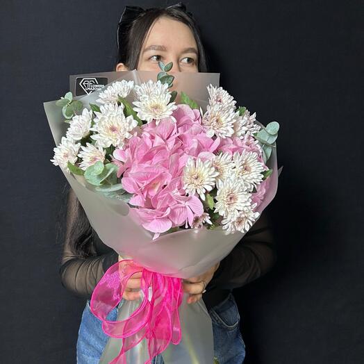 Сборный букет с гортензией «Афина»