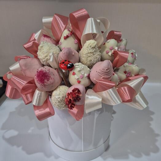 Клубника в шоколаде "Розовый атлас"