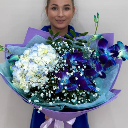 Букет из гортензий и орхидей