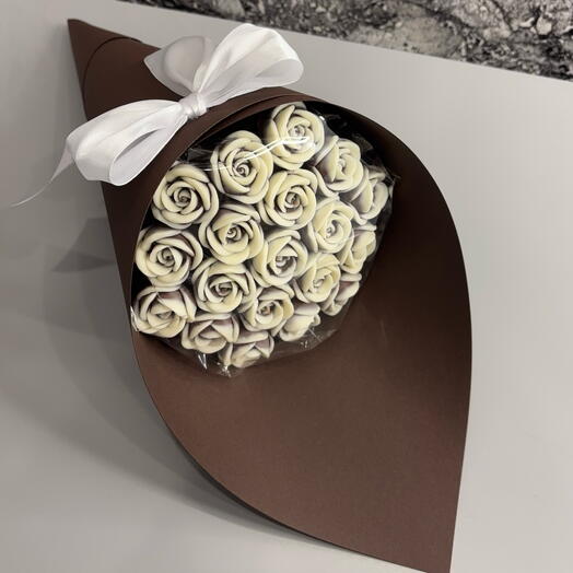 Букет из 19 шоколадных роз