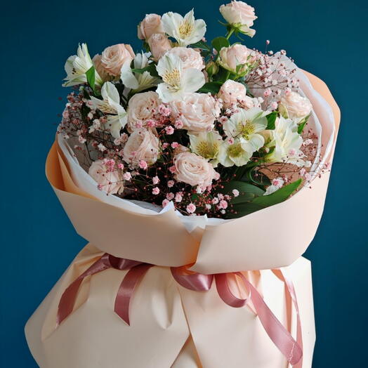 Букет из кустовой розы, альстроиерии «Аура»