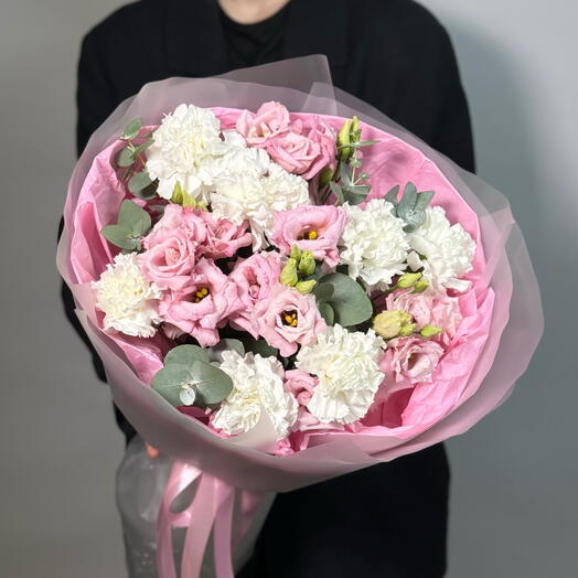 Букет с махровой розовой эустомой и белыми диантусами