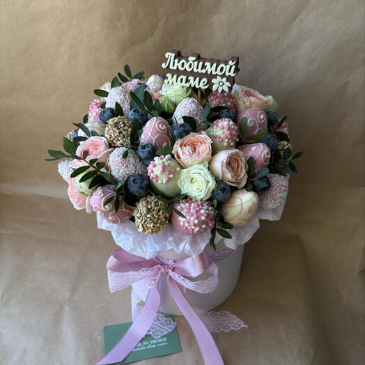 Клубника в шоколаде с цветами 35