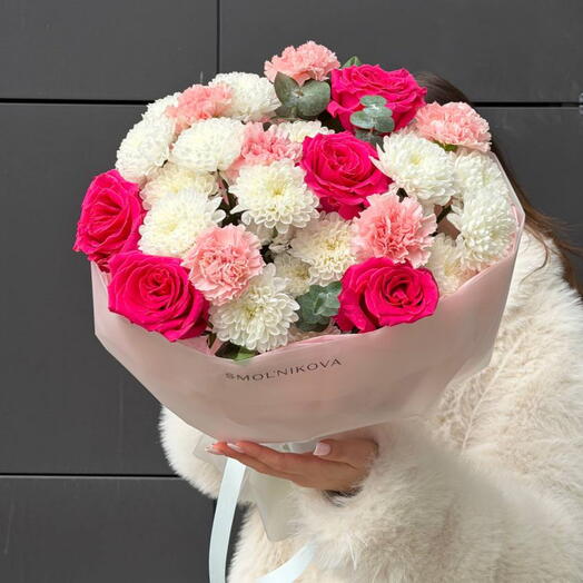 Красивый букет цветов 😍для любимой мамы 💕/ хризантемы , розы Эквадор