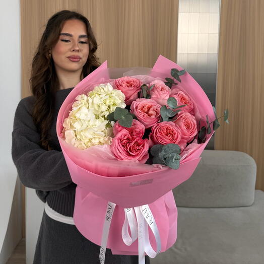 Сборный букет с пионовидными розами