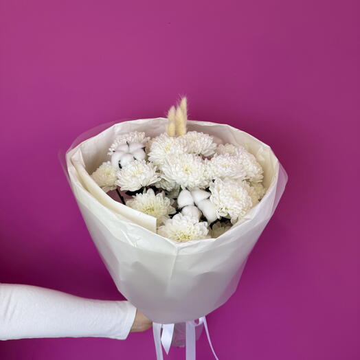 Букет из хризантемы белой с хлопком